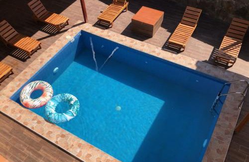 Calango House | Spacious 3-bedroom and 2 bathroom home with private pool and patio and free Wi-Fi