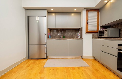 Gumussuyu Mahallesi Apartment | Spacious 3-bedroom apartment with WiFi, AC in lovely Istanbul