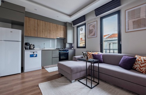 Gumussuyu Mahallesi Apartment | Spacious 3-bedroom apartment with WiFi and AC in wonderful Istanbul