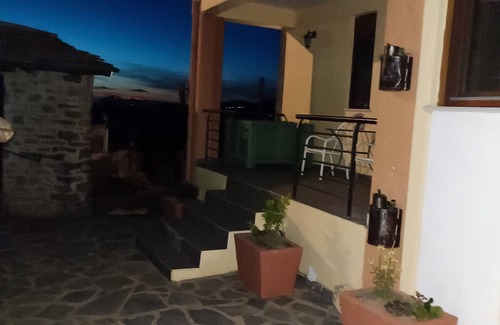 Dodoni Apartment | Spacious 3-bedroom apartment with AC, WiFi in marvelous Mantio