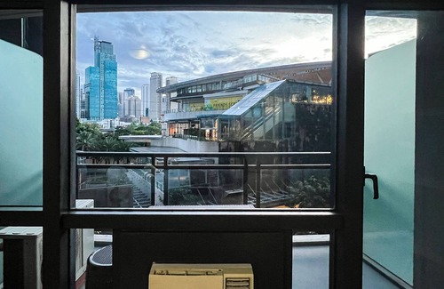 Downtown Apartment | Spacious 3-bedroom apartment with WiFi, fitness room in vibrant Makati