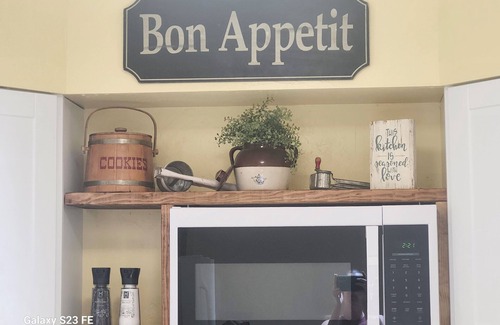 Price Apartment | Spacious 3-bedroom apartment in a quiet neighborhood with WiFi