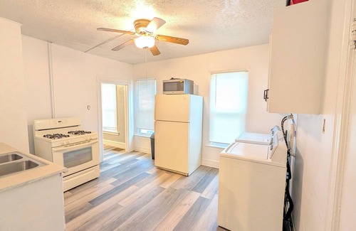 Utica Apartment | Spacious 3-bedroom apartment with WiFi, AC in enchanting Utica