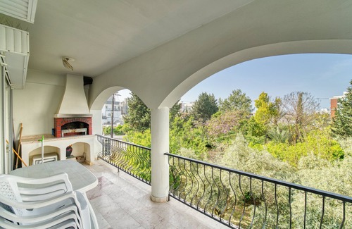 Zeytinlik Apartment | Spacious 3-bedroom apt., center of Kyrenia, sleeps 6, 5-star satisfaction rates