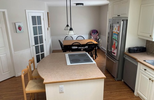 Frontenac Cottage | Spacious 3-bedroom cottage on beautiful Desert Lake with WiFi, AC