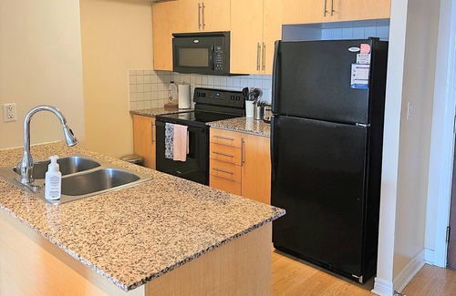 Fairview Condo | Spacious 3 bedroom 2 bathroom condo in the heart of Mississauga w/parking!