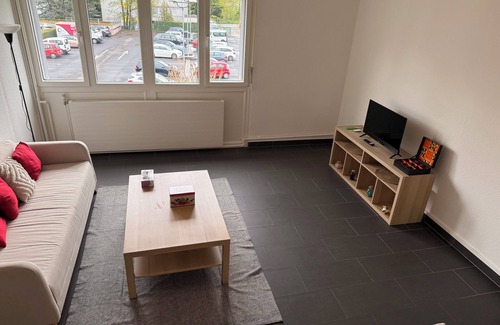 La Bourgogne Apartment | Spacious 3-bedroom duplex, Netflix, telecommuting