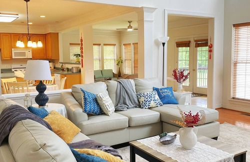 Montgomery Village Apartment | Spacious 3-bedroom Quiet Apartment in Gaithersburg