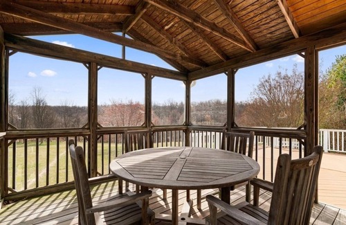 Montgomery Village Apartment | Spacious 3-bedroom Quiet Apartment in Gaithersburg