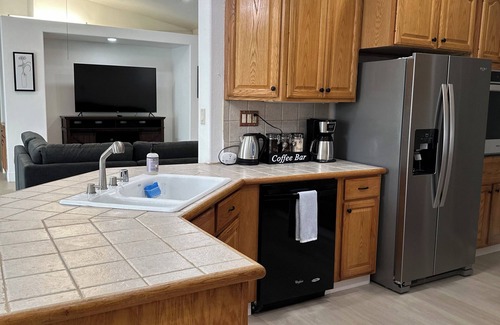 Yreka House | Spacious 3-bedroom vacation home with balcony, office and central air and heat.