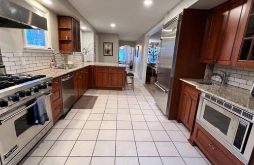 South End House | Spacious 3bdr 2ba - walk to Breweries & Downtown
