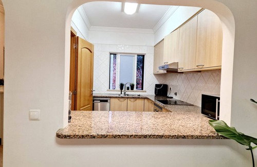 Urbanizacao dos Calicos Apartment | Spacious 3bed/2b, Ground Floor Corner apt. Big Garden, Close to shops and beach