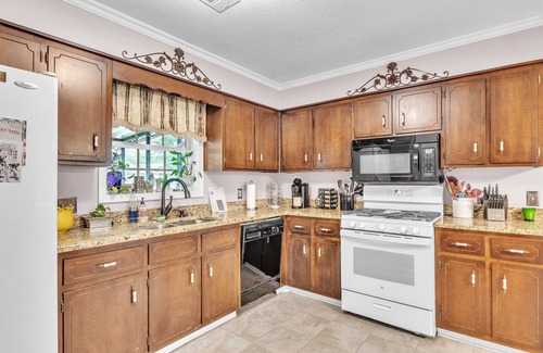 Columbus House | Spacious 3BR | Azalea Retreat | Columbus Comfort