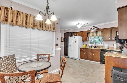Columbus House | Spacious 3BR | Azalea Retreat | Columbus Comfort