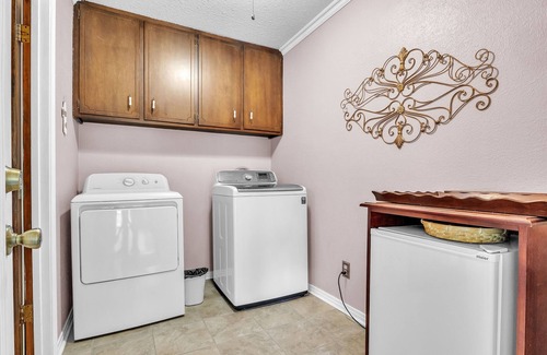 Columbus House | Spacious 3BR | Azalea Retreat | Columbus Comfort