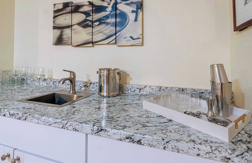 Gunbarrel House | Spacious 3BR | Deck | Mountain Views + Trails