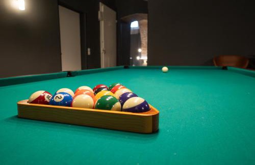 Alservorstadt Apartment | Spacious 3BR Escape with Sauna and Billiard