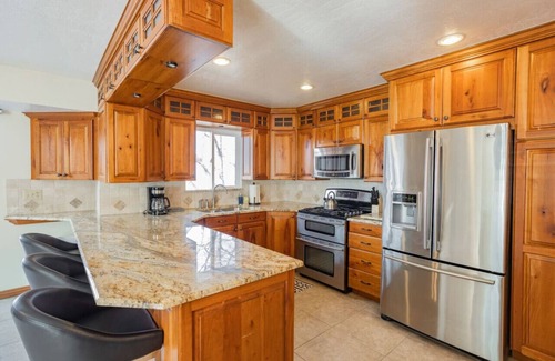 North Salt Lake House | Spacious 3BR Extended Stay: Airport, Downtown, Ski