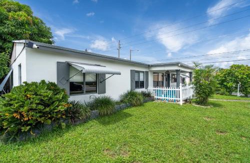 North Lauderdale Apartment | Spacious 3BR Family-Friendly Home Near Attractions