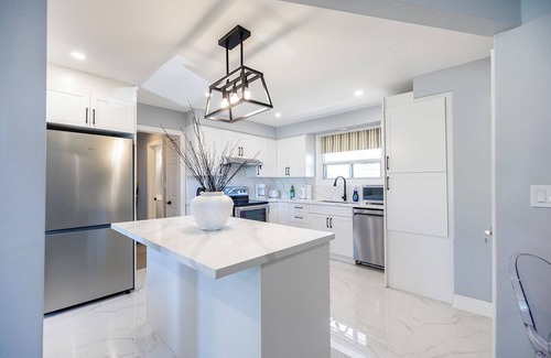 Lakeview House | Spacious 3BR Family Stay Hwy 401