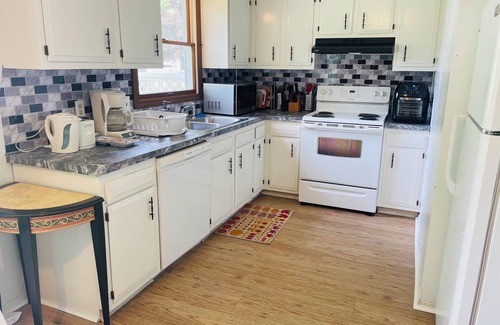 Massillon House | Spacious 3BR Home w/8 Beds, Big Yard & Parking – Near Canton & Hall of Fame