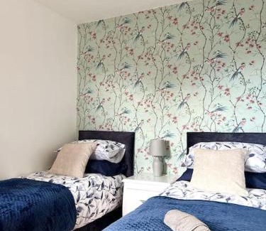 Watford House | Spacious 3BR House - Contractors, Hospital, Family