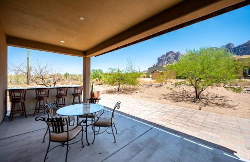 Apache Junction House | Spacious 3BR Retreat - Mtn Views & BBQ