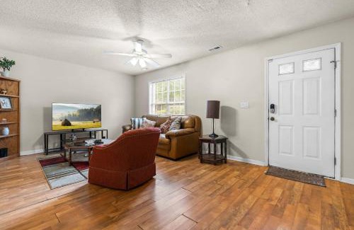 Southeast Raleigh House | Spacious 3BR Retreat Perfect for Groups Near Downtown