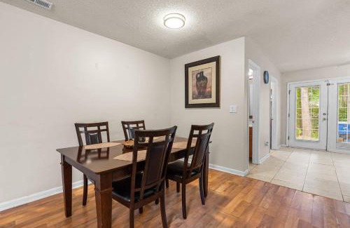 Southeast Raleigh House | Spacious 3BR Retreat Perfect for Groups Near Downtown