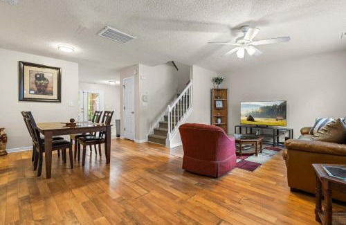 Southeast Raleigh House | Spacious 3BR Retreat Perfect for Groups Near Downtown