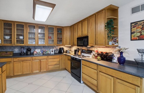 El Cajon House | Spacious 3BR w Pool, Garage, King Bed, Ranch Style