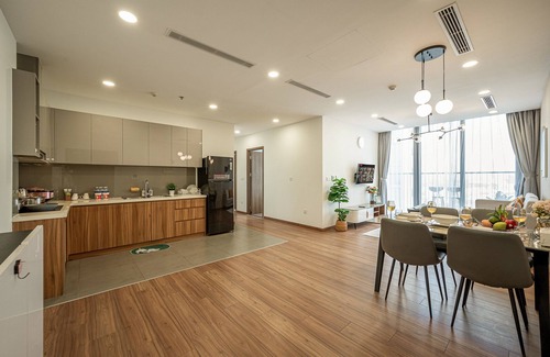 Tan Thuan Tay Apartment | Spacious 3Brs Apt - Large Living room - Amazing Pool & Gym