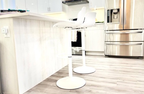 Southwest Edmonton House | Spacious 3Story,3bedroom,Pets Park,Near UofA&more attractions.Luxury starts here