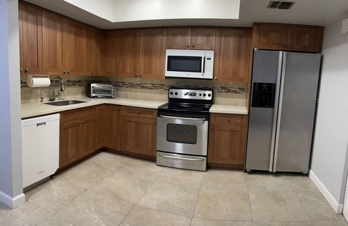 Lake Worth Corridor Apartment | Spacious 4 Bd /2 Ba perfect for any event
