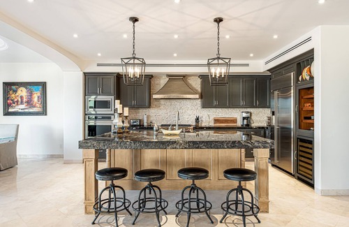 Buzzards Villa | Spacious 4 BD Oceanview Villa with a Private Pool