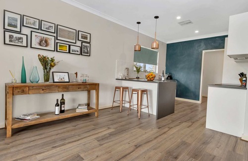 Nuriootpa House | Spacious 4 Bed Home on Vineyard In Barossa Valley