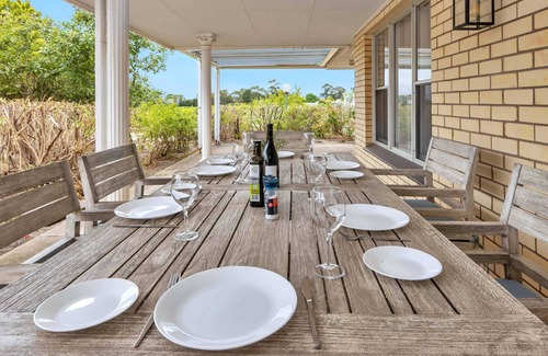 Nuriootpa House | Spacious 4 Bed Home on Vineyard In Barossa Valley
