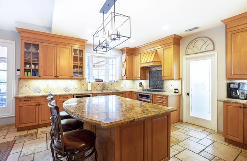 Valley Glen House | Spacious 4-bedroom family home with pool – Located in Valley Village.