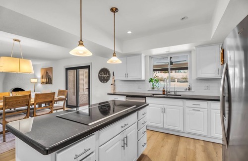 Phoenix House | Spacious 4-bedroom house perched on a hill with stunning desert views!