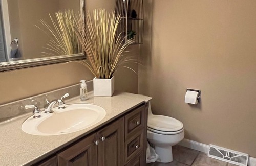 Little Suamico House | Spacious 4 Bedroom. Available for the week of the NFL Draft 2025