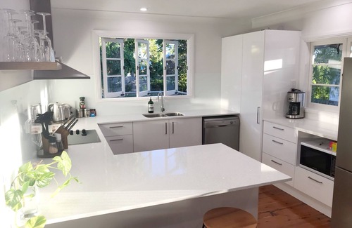 Woolloongabba House | Spacious 4 bedroom house - Walk to Southbank