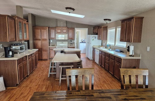 Mohave Valley House | Spacious 4-bedroom house with AC, WiFi in wonderful Golden Shores