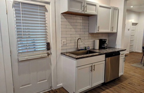 Greenfield House | Spacious 4-bedroom/2-bathroom house with WiFi and AC in charming Pittsburgh