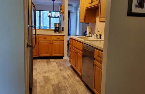 West Hartford Condo | Spacious 4 Bedroom/3 Full Bathroom Family Friendly Townhouse in Quechee Lakes