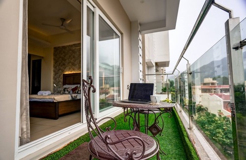 Rishikesh Apartment | Spacious 4-bedroom apartment in enjoyable Rishikesh with fitness room, WiFi