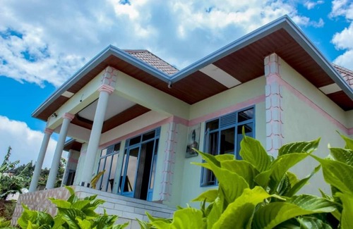 Gisenyi House | Spacious 4-bedroom apartment with AC and WiFi in enjoyable Gisenyi