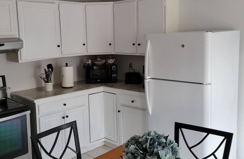 Thompsonville Condo | Spacious 4-bedroom condo with AC and WiFi in charming Enfield