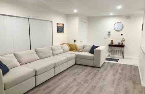 Indian Ridge House | Spacious 4-bedroom Dream Getaway Nr Disney! Own Pool & Modern Feel!