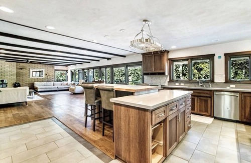 Chico House | Spacious 4-bedroom eco-private home in Chico