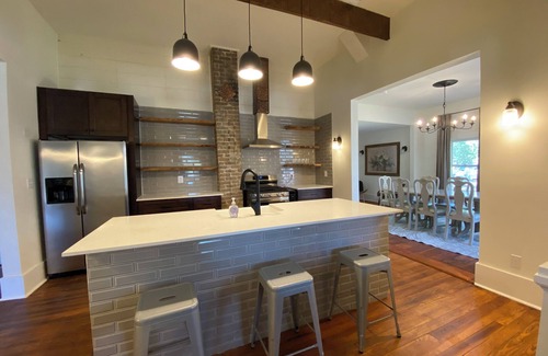 Heritage House | Spacious 4-bedroom house on historic Hopkins street San Marcos with WiFi, AC